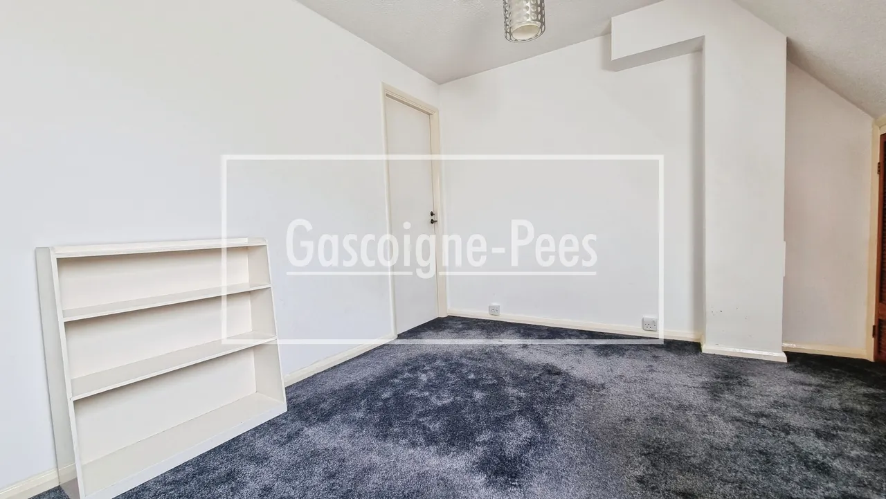 Colburn Crescent, Guildford, GU4, photo 6