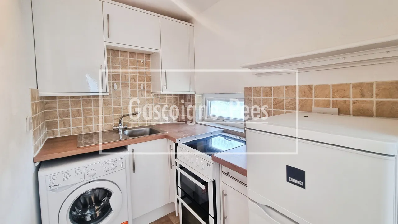 Colburn Crescent, Guildford, GU4, photo 3