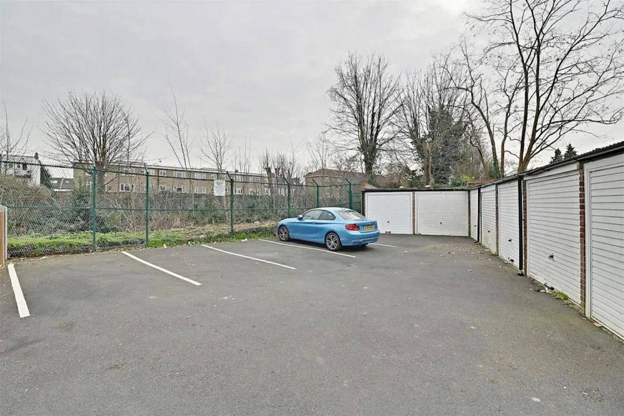 Hollybush Hill, Snaresbrook, E11, photo 18