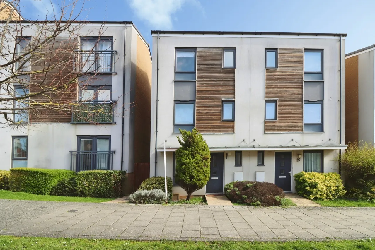 3 bed house for sale — Charlton Boulevard, Patchway, Bristol, BS34