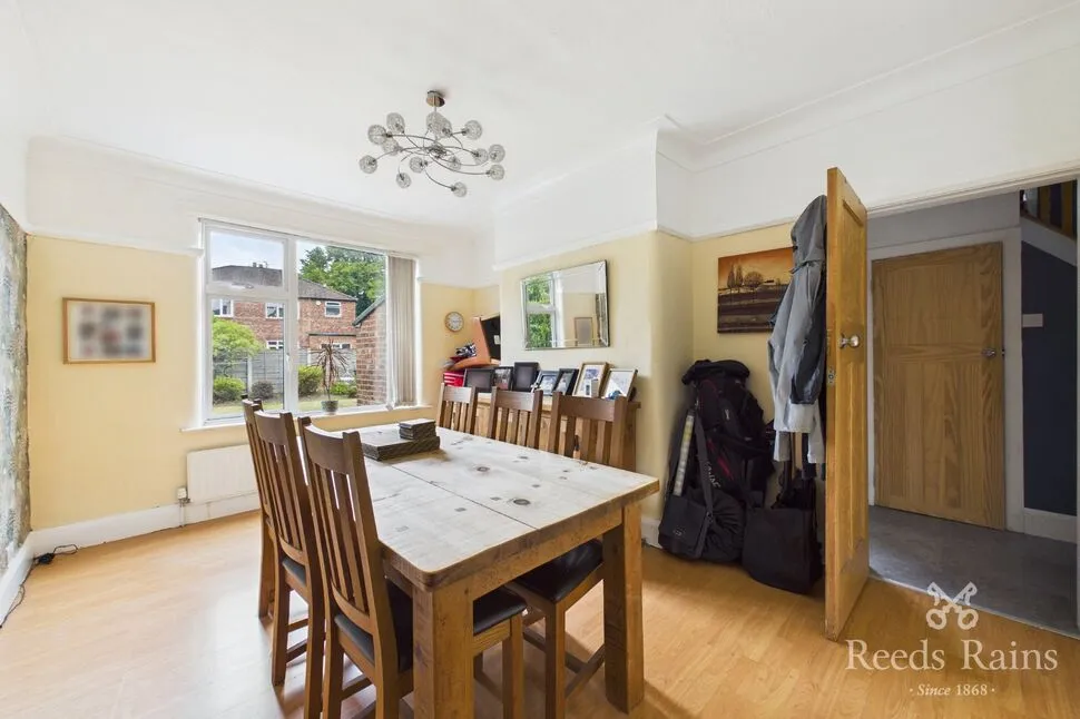 South Grove, Sale, M33, photo 5