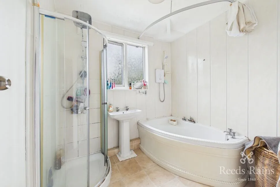 South Grove, Sale, M33, photo 16