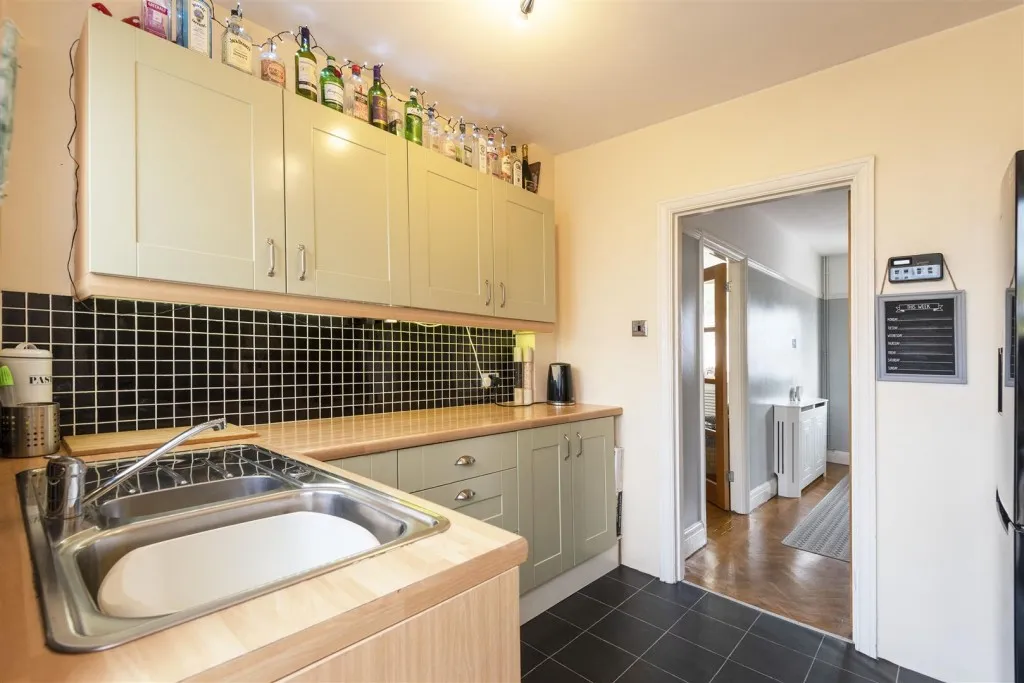 Earlshall Road, London, SE9, photo 16