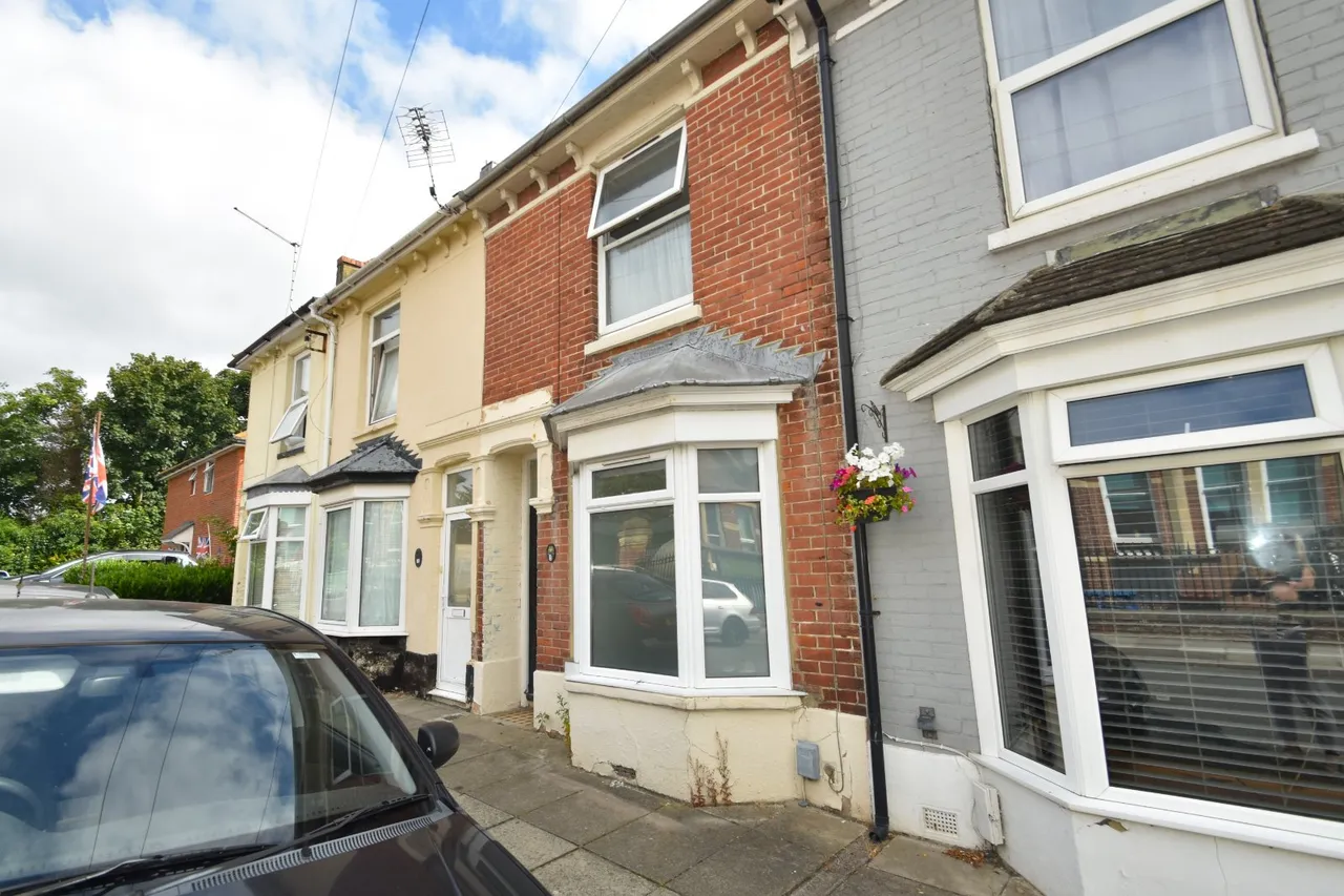 2 bed house to rent, Perth Road, Southsea, PO4