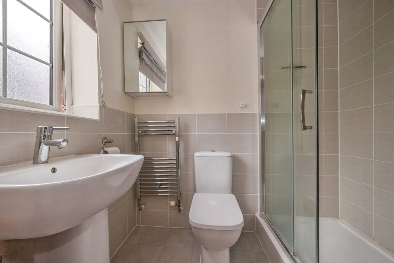 Endal Way, Clanfield, PO8, photo 5