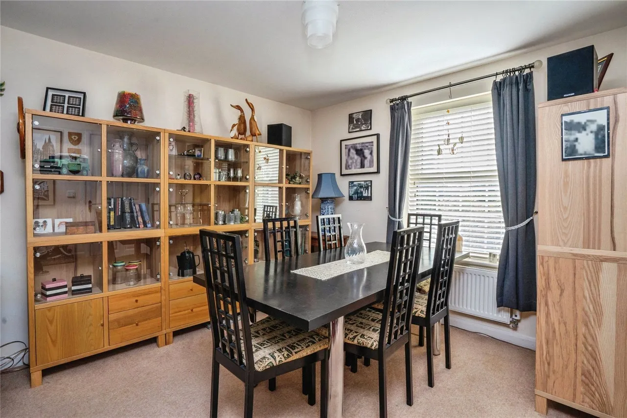 Endal Way, Clanfield, PO8, photo 13