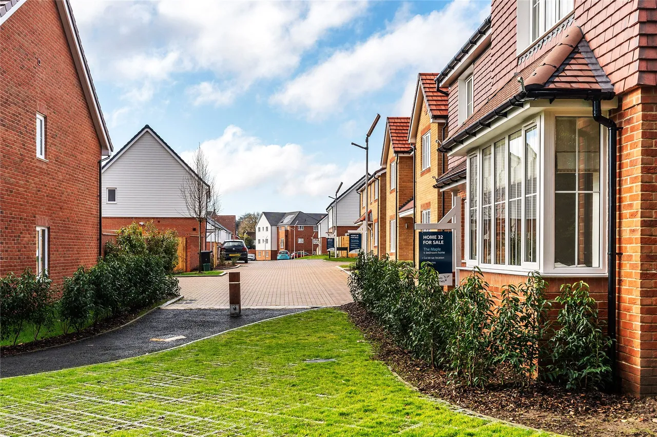 Brox Road, Ottershaw, KT16, photo 17