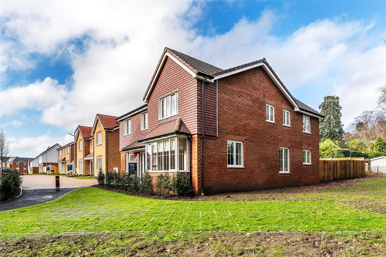 Brox Road, Ottershaw, KT16, photo 30