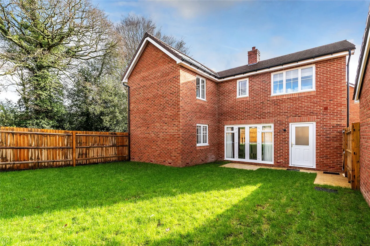 Brox Road, Ottershaw, KT16, photo 29