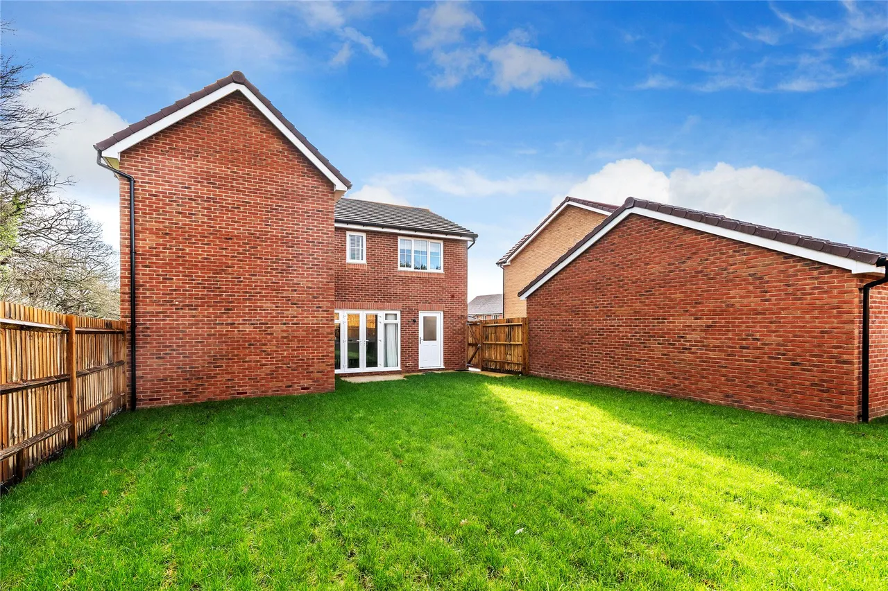 Brox Road, Ottershaw, KT16, photo 28