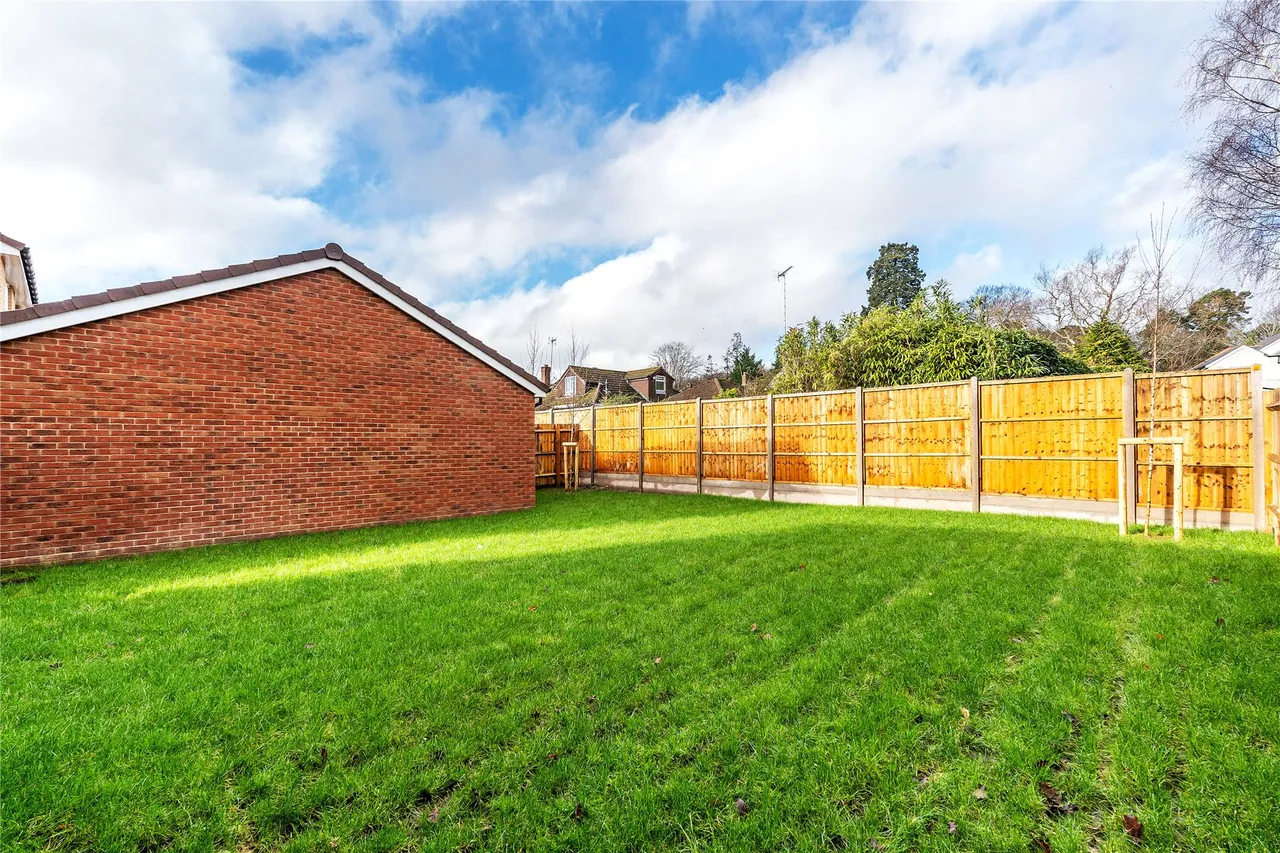 Brox Road, Ottershaw, KT16, photo 7