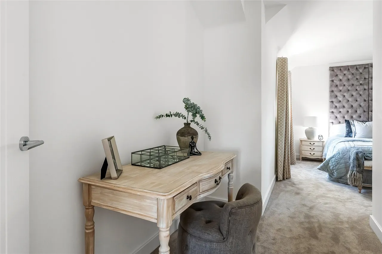 Brox Road, Ottershaw, KT16, photo 37