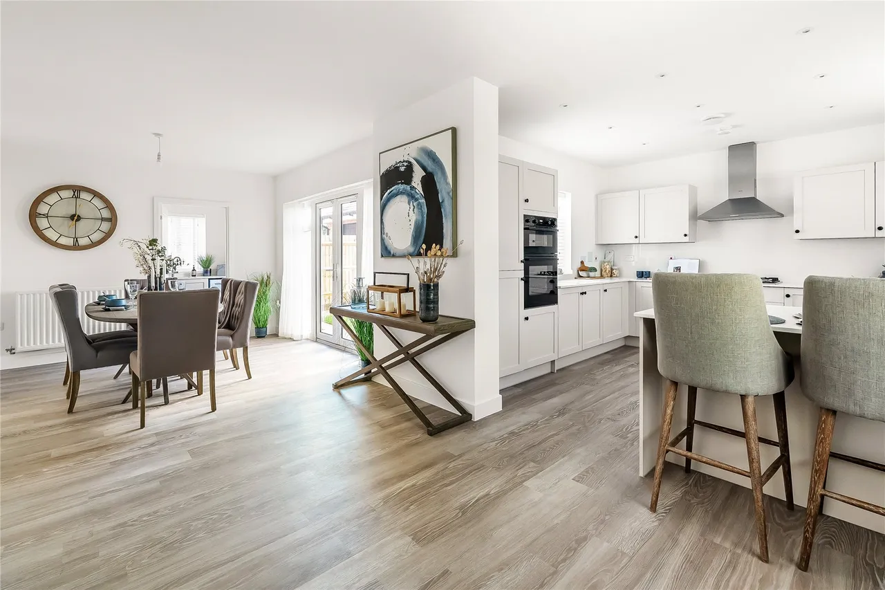 Brox Road, Ottershaw, KT16, photo 3
