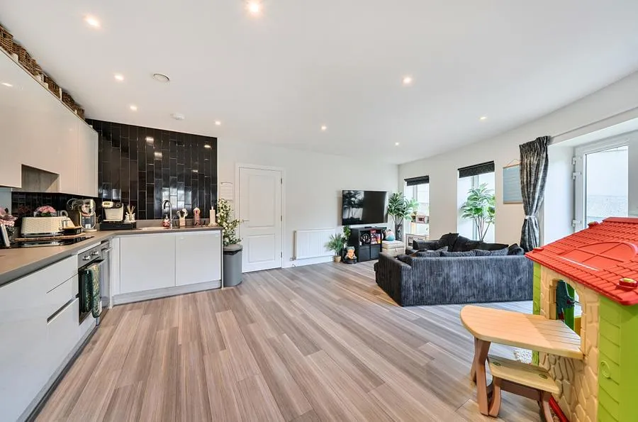 Waterloo Road, Uxbridge, UB8, photo 4