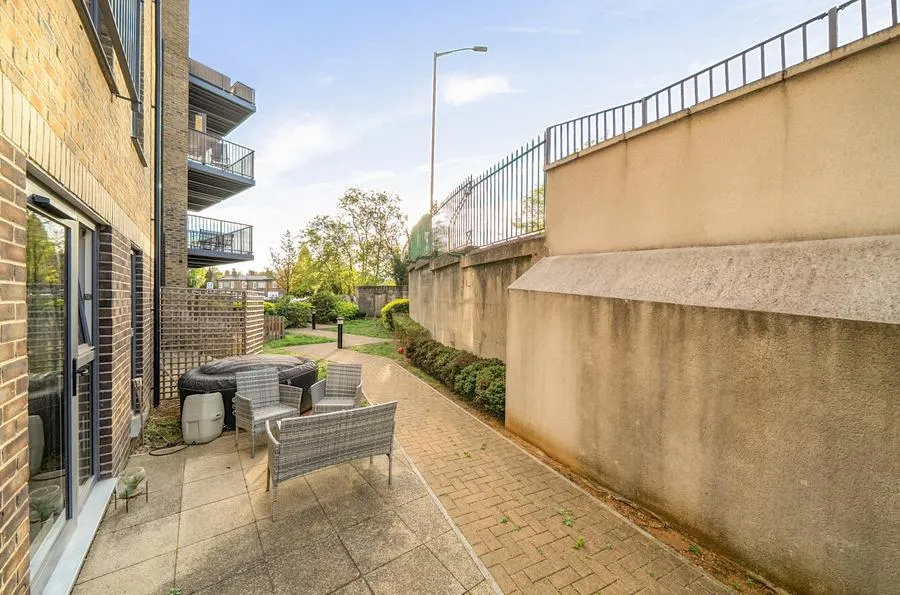 Waterloo Road, Uxbridge, UB8, photo 10
