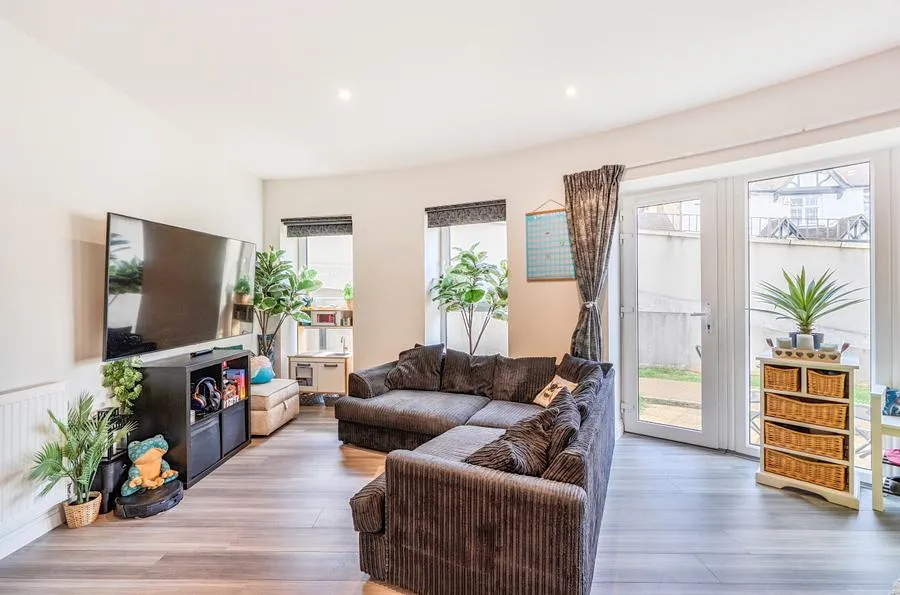 Waterloo Road, Uxbridge, UB8, photo 3