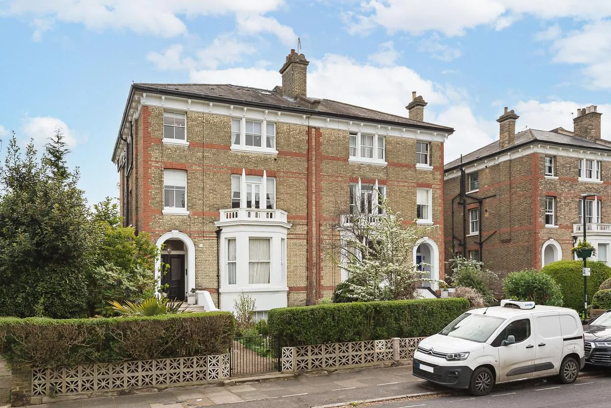 3 bed flat to rent, The Barons, Twickenham, TW1