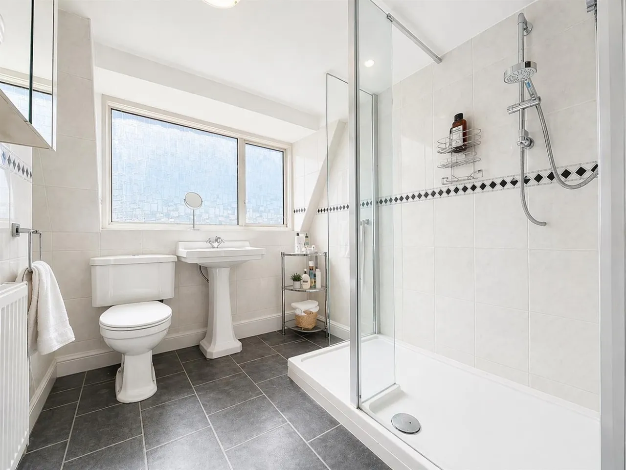 Terraced For SaleCentral Avenue, Hounslow, TW3, photo 7