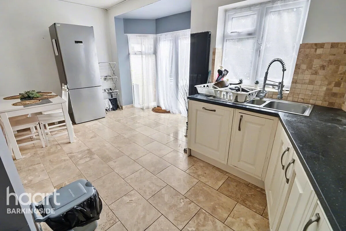 Herent Drive, Clayhall, IG5, photo 11