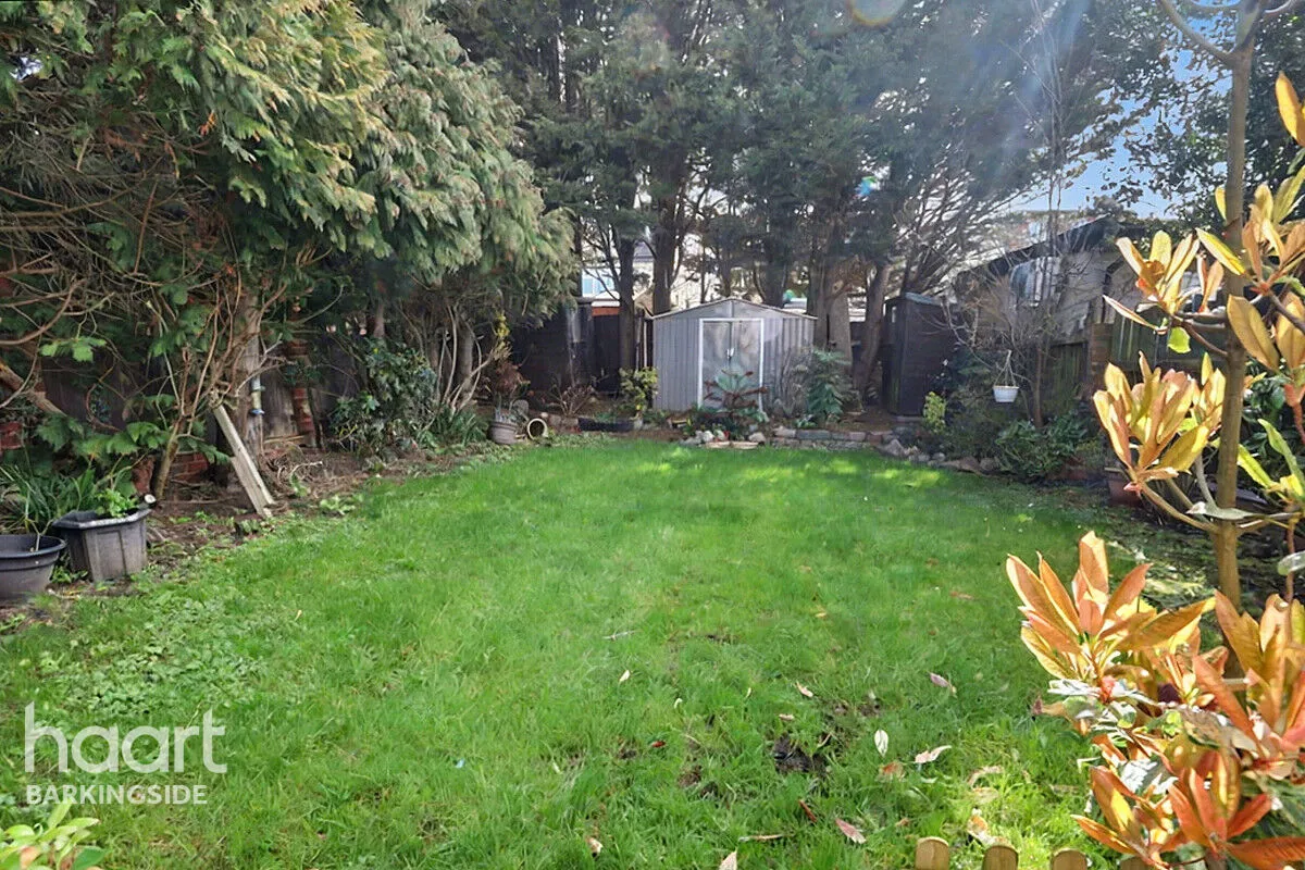 Herent Drive, Clayhall, IG5, photo 6