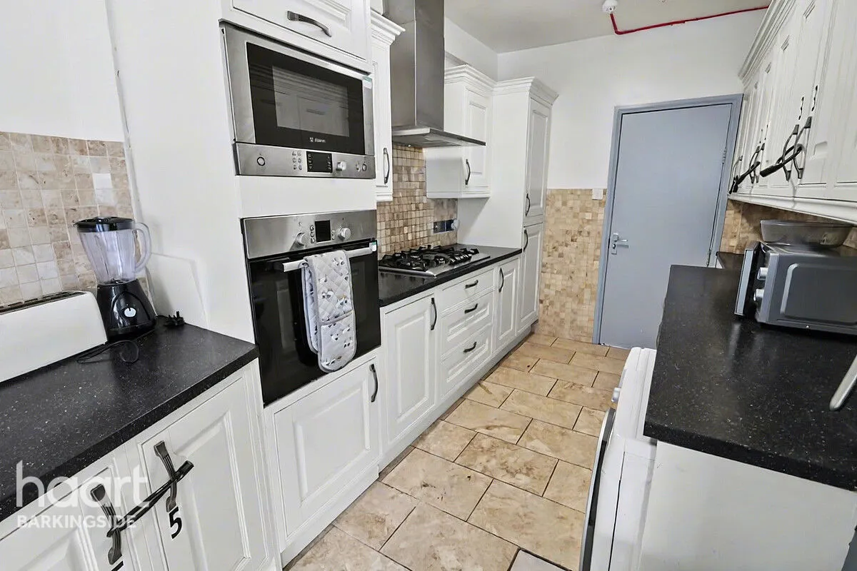 Herent Drive, Clayhall, IG5, photo 9