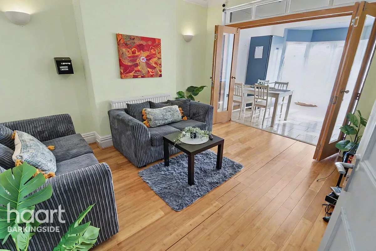 Herent Drive, Clayhall, IG5, photo 2
