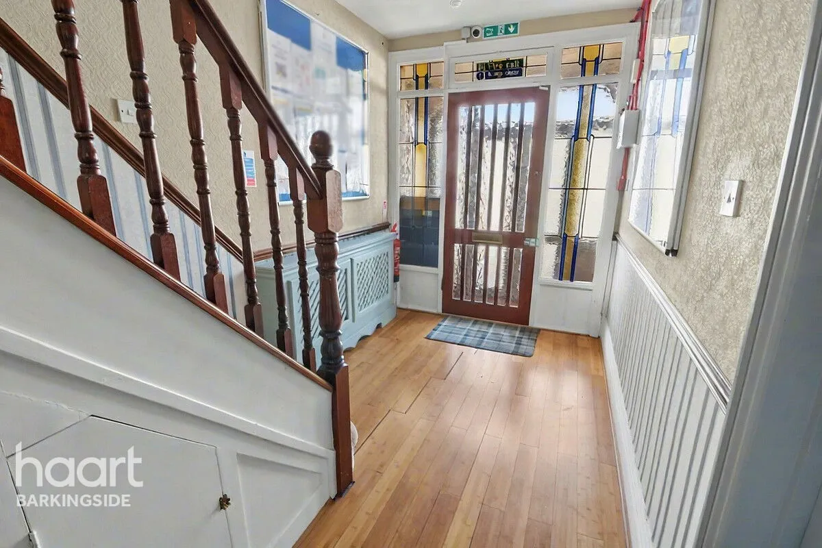 Herent Drive, Clayhall, IG5, photo 7