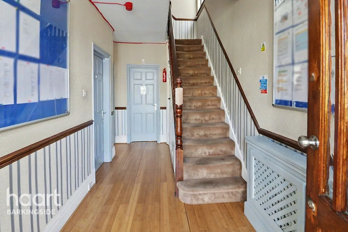Herent Drive, Clayhall, IG5, photo 8