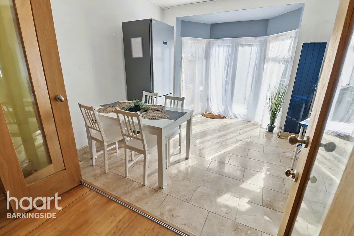 Herent Drive, Clayhall, IG5, photo 12