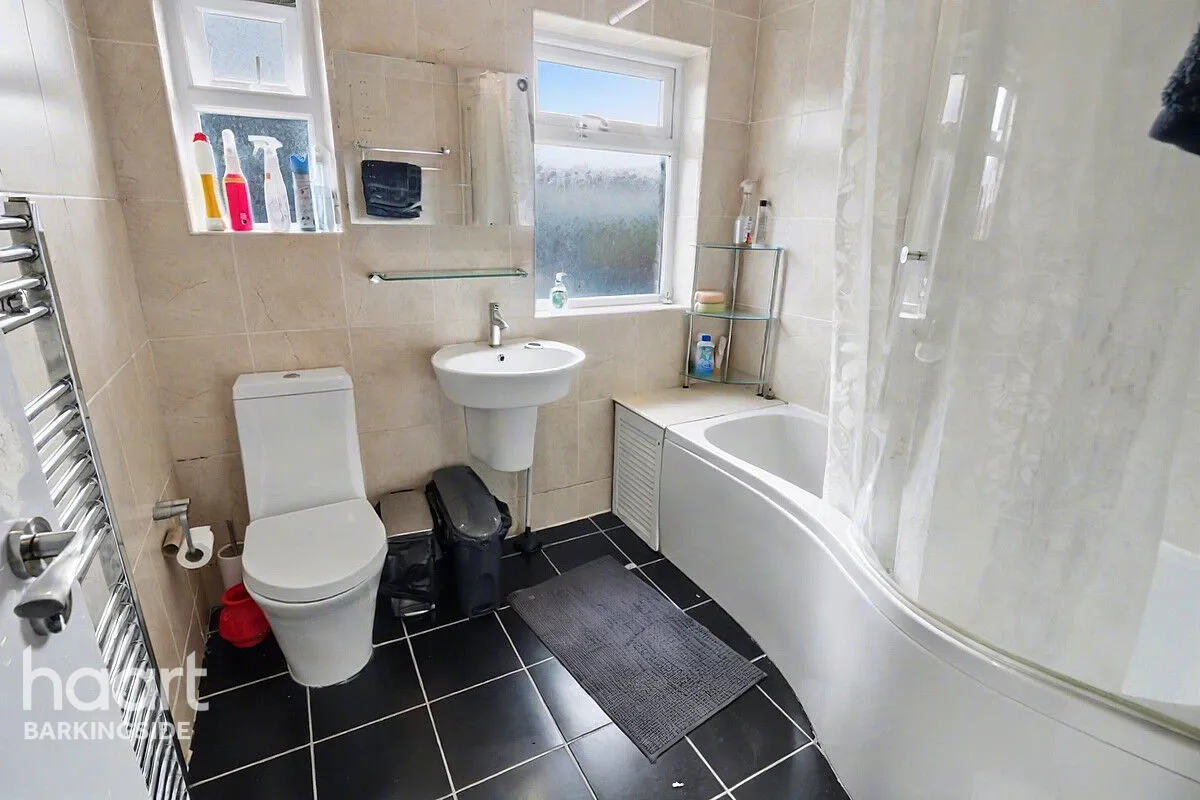 Herent Drive, Clayhall, IG5, photo 17