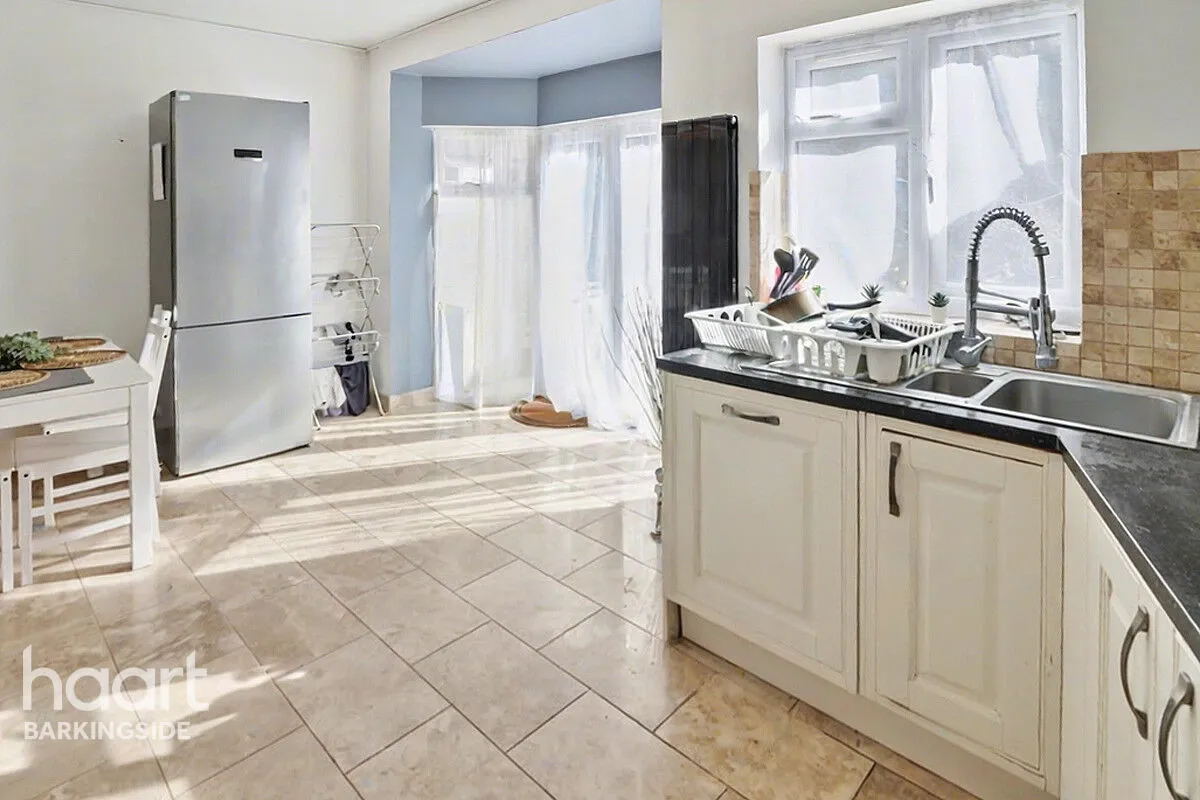 Herent Drive, Clayhall, IG5, photo 10