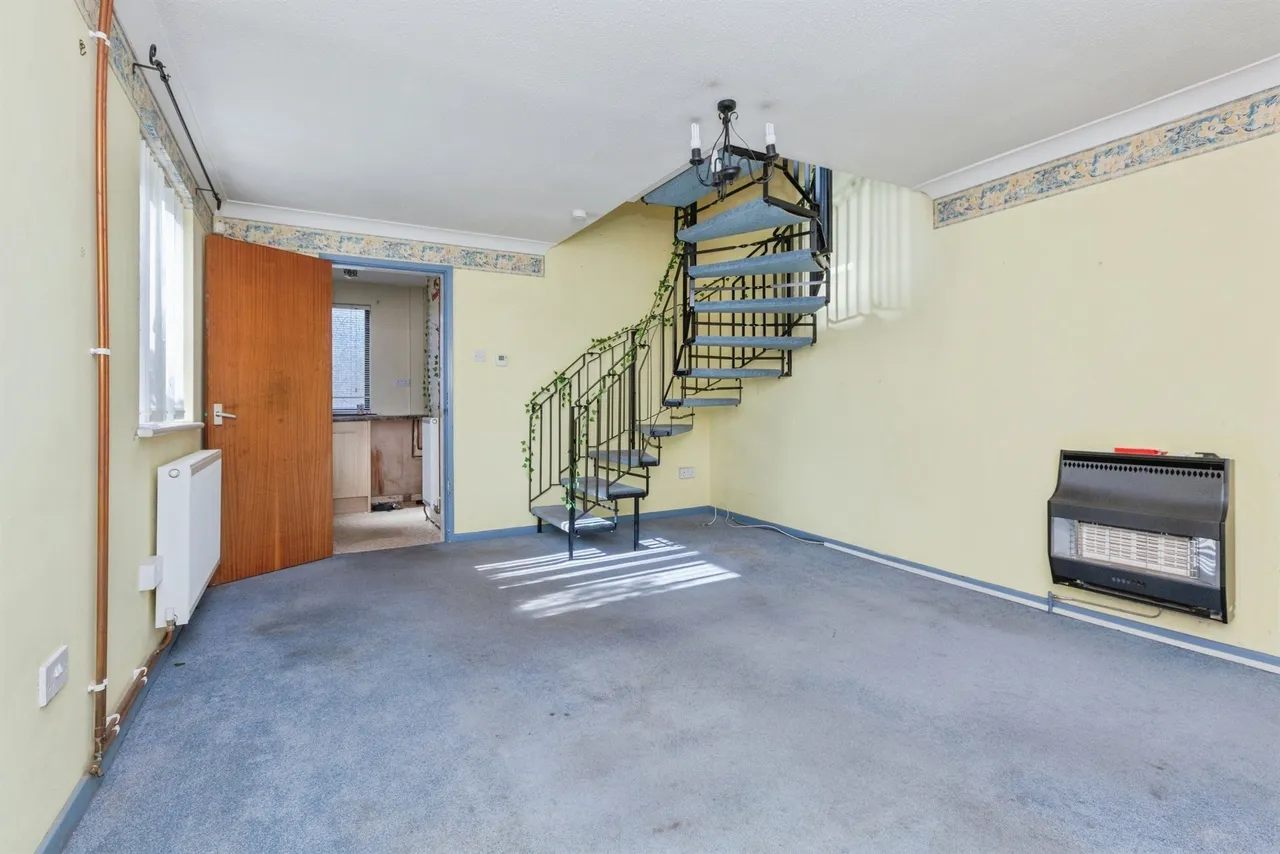 Blackthorn Drive, Leicester, LE4, photo 2