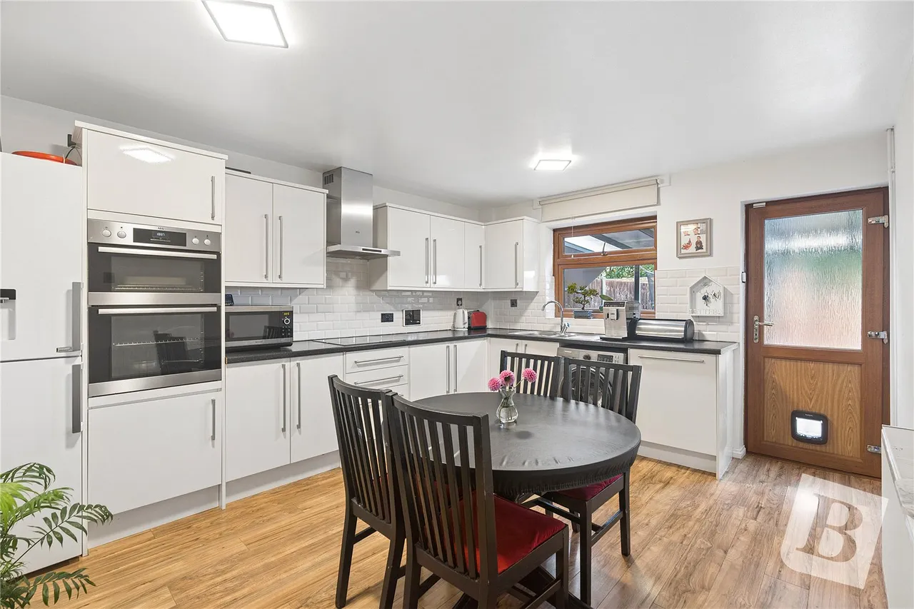 Clover Close, Basildon, SS16, photo 2