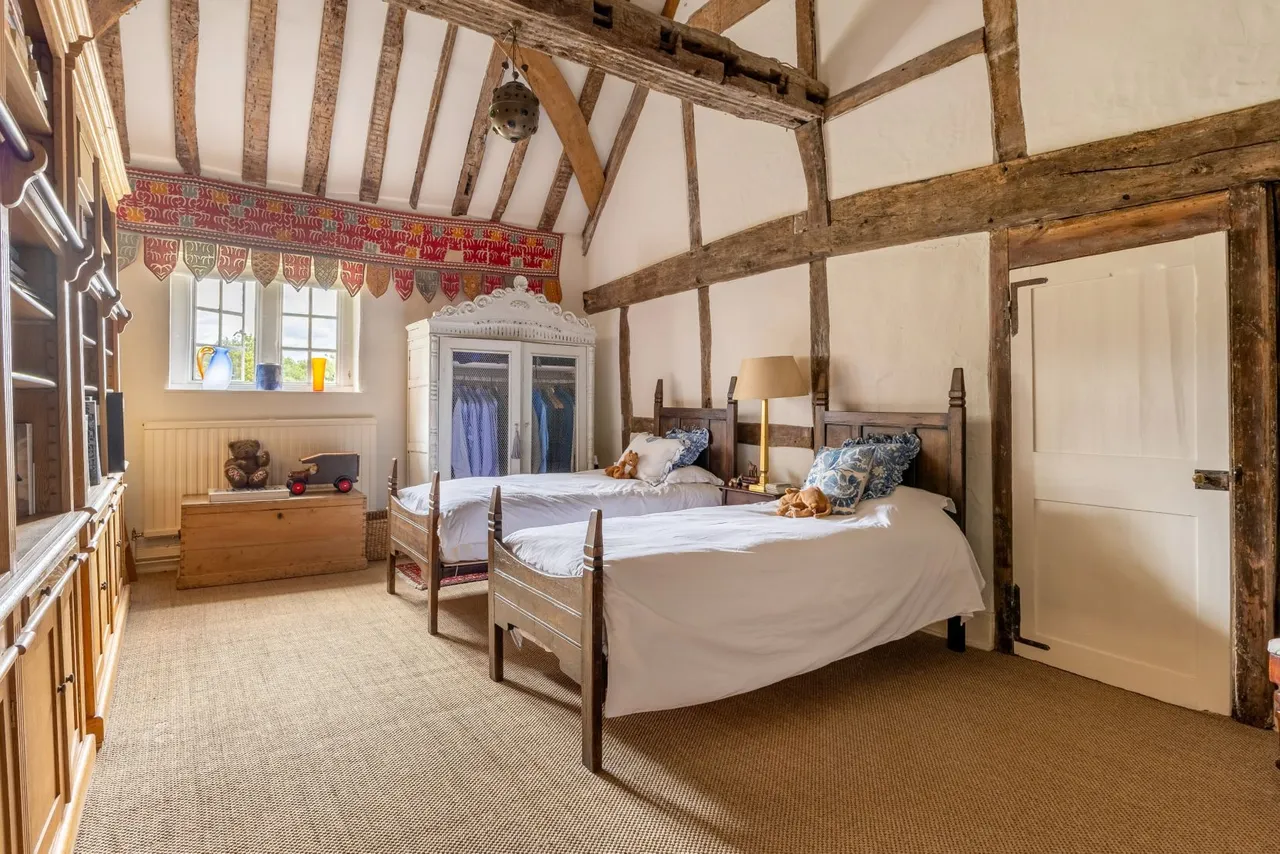 Abbotts Barton, Winchester, Hampshire, SO23 7HY, photo 11