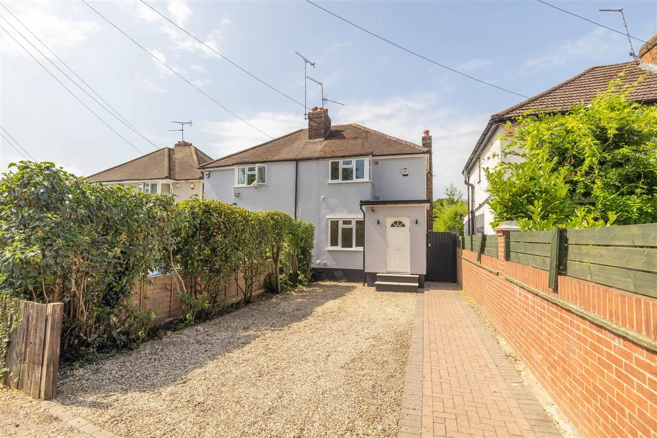 2 bed house for sale — Horton Road, Datchet, Slough, SL3 9HN