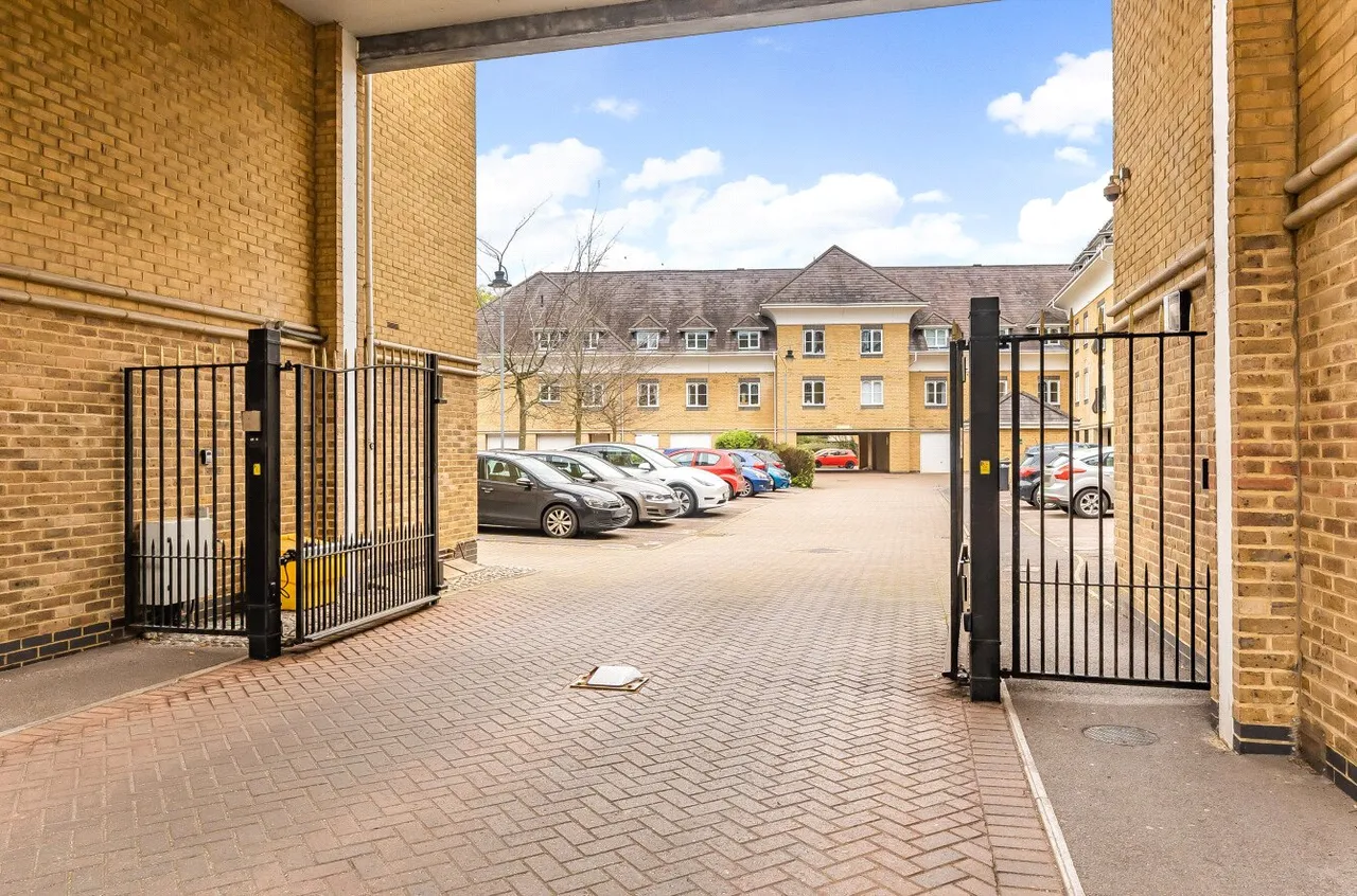 Century Court, Woking, GU21, photo 6
