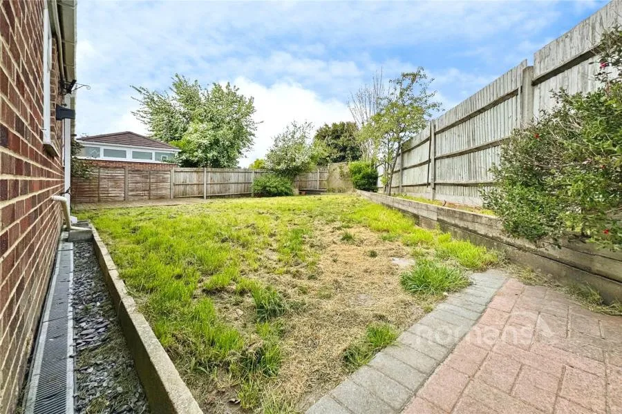 St. Michaels Road, Sandhurst, GU47, photo 17