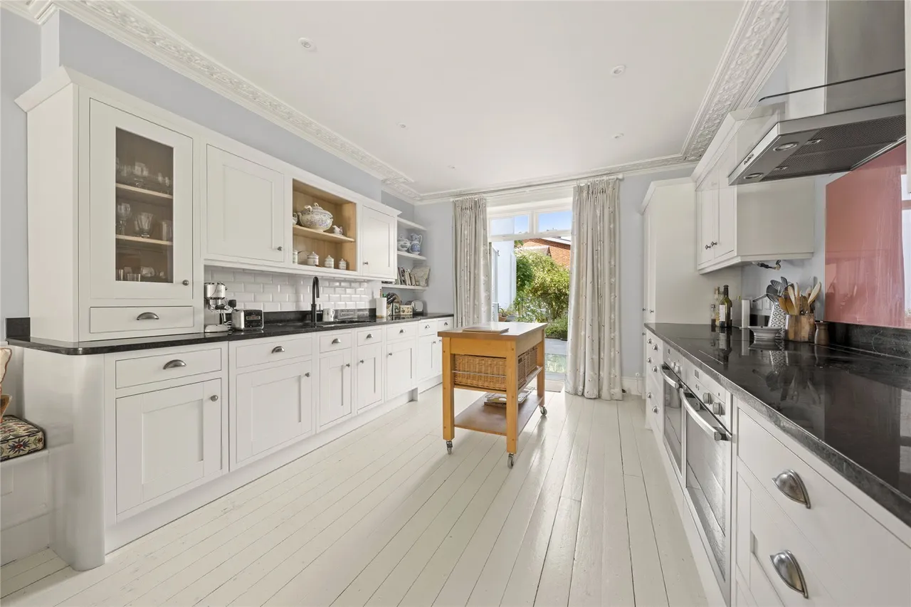 St. Johns Street, Chichester, West Sussex, PO19, photo 4
