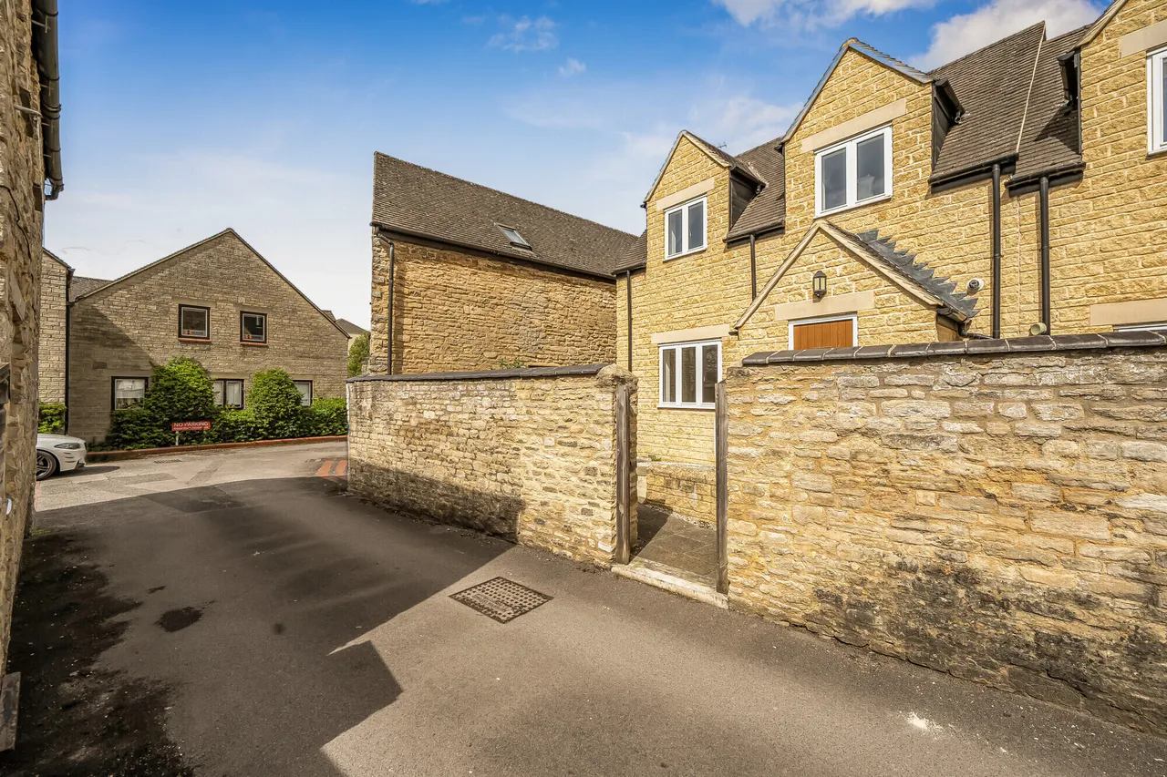 2 bed house for sale — High Street, Witney, OX28