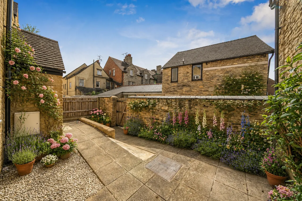 High Street, Witney, OX28, photo 12
