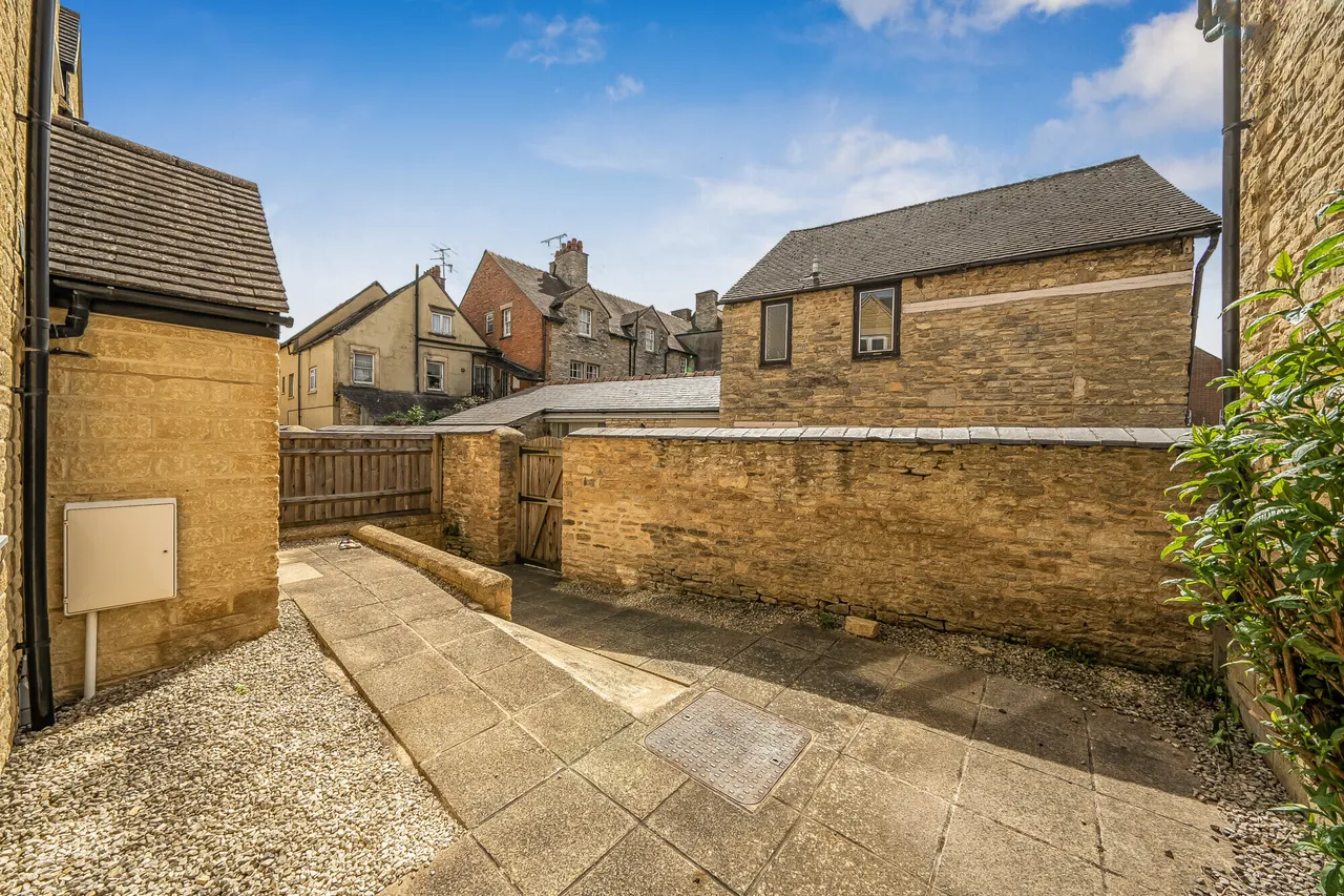 High Street, Witney, OX28, photo 10