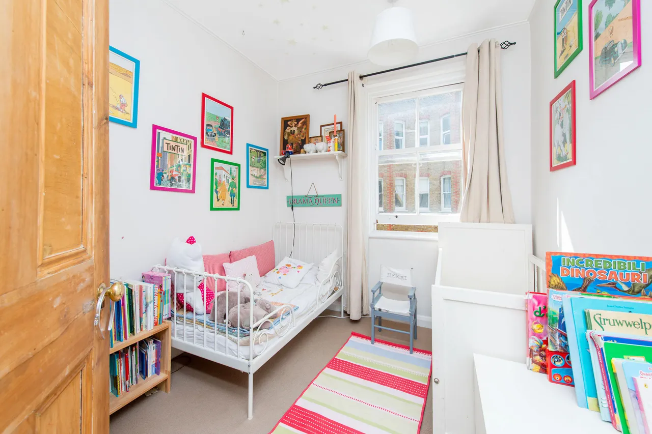 Flat 5, 33-34 Nevern Square, London, photo 7