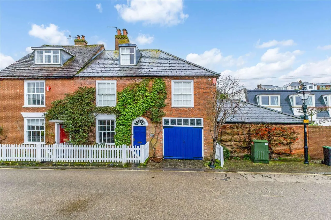 4 bed house for sale — Quay Road, Lymington, Hampshire, SO41 3AX