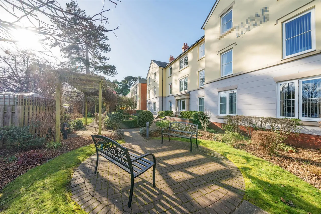 1 bed flat for sale, Howsell Road, Malvern, WR14