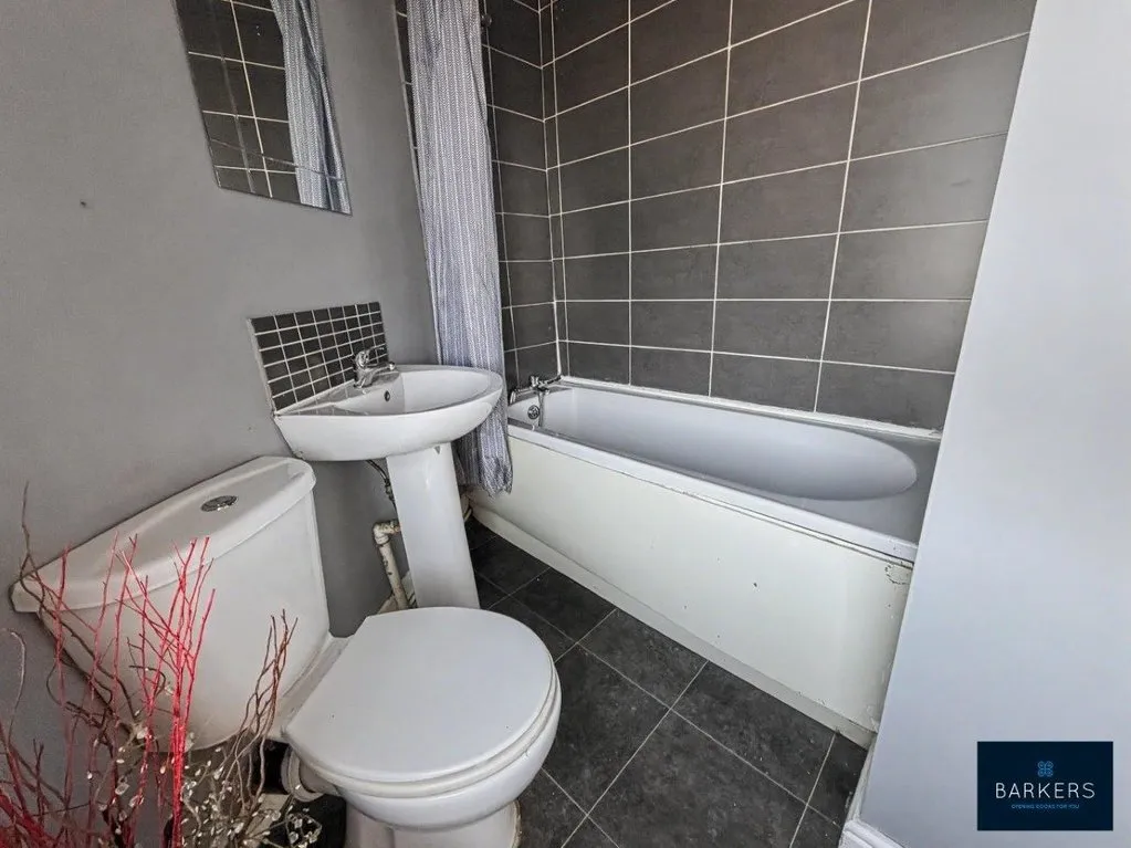 Kilpin Hill Lane, Dewsbury WF13 4BG, photo 7