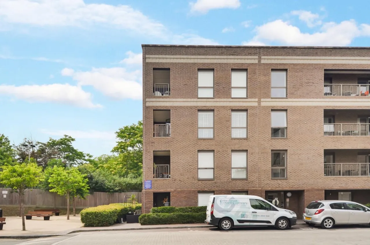 Adenmore Road, London, SE6, photo 2
