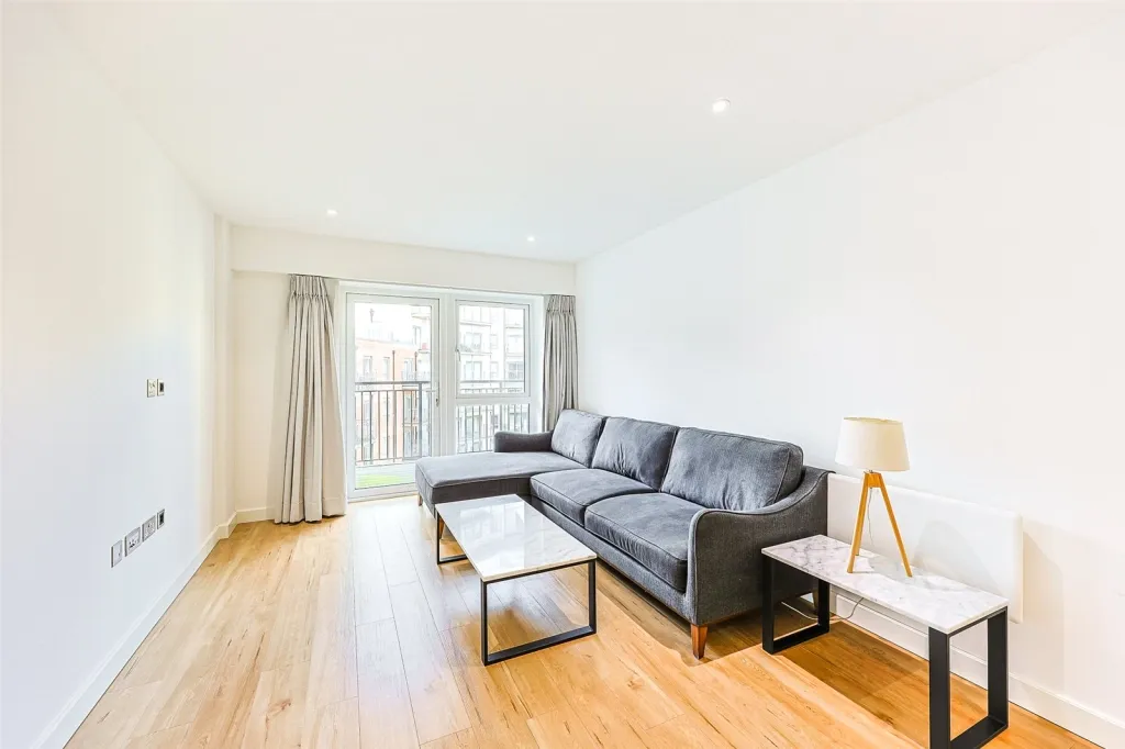 Caversham Road, Beaufort Park, NW9, photo 4