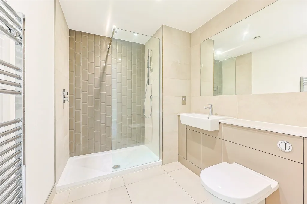 Caversham Road, Beaufort Park, NW9, photo 9