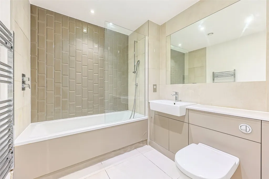 Caversham Road, Beaufort Park, NW9, photo 12