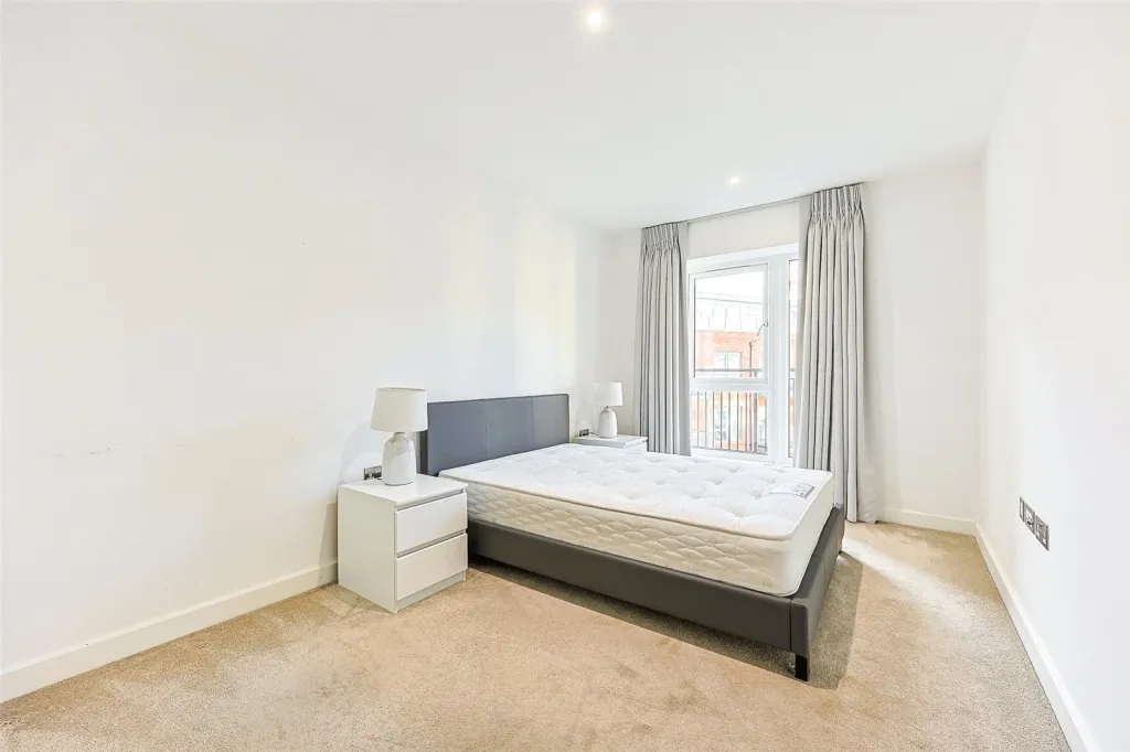 Caversham Road, Beaufort Park, NW9, photo 11